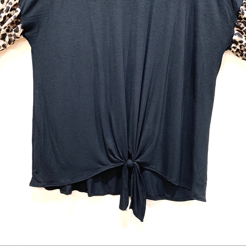 Plus Size Tie-Front Animal Print Sleeve (NWT) Soft - Picture 4 of 8